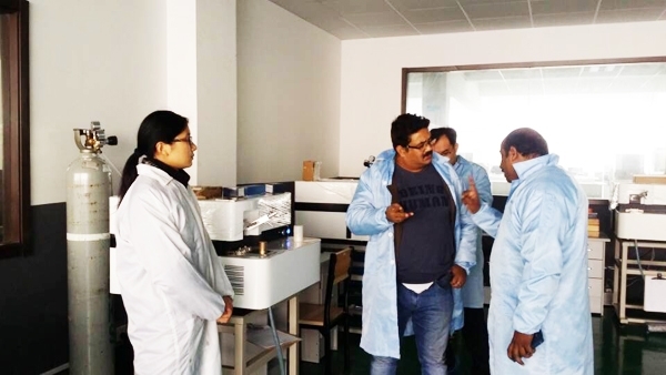 印度客戶到創(chuàng)想儀器參觀考察直讀光譜儀 印度客戶到創(chuàng)想儀器參觀考察直讀光譜儀